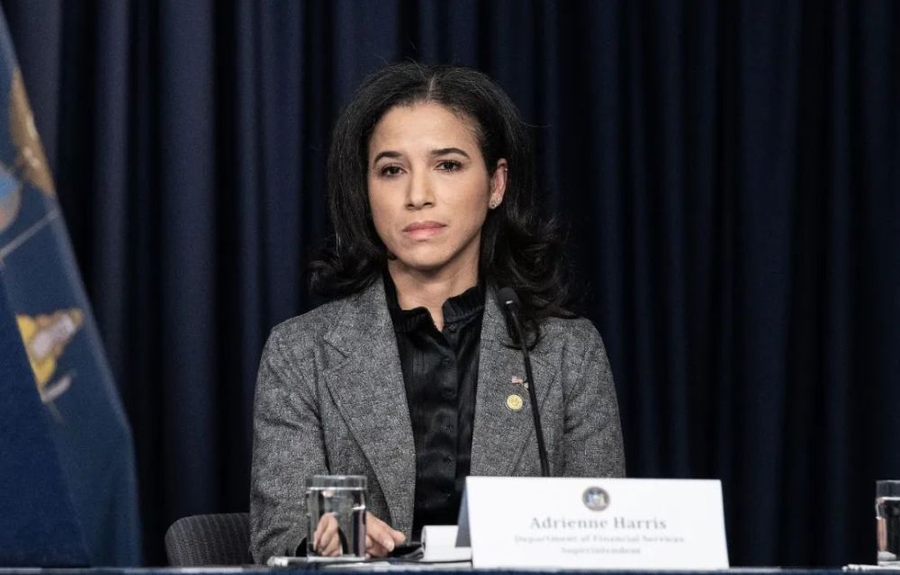 财富专访力挽美国银行危机的女局长