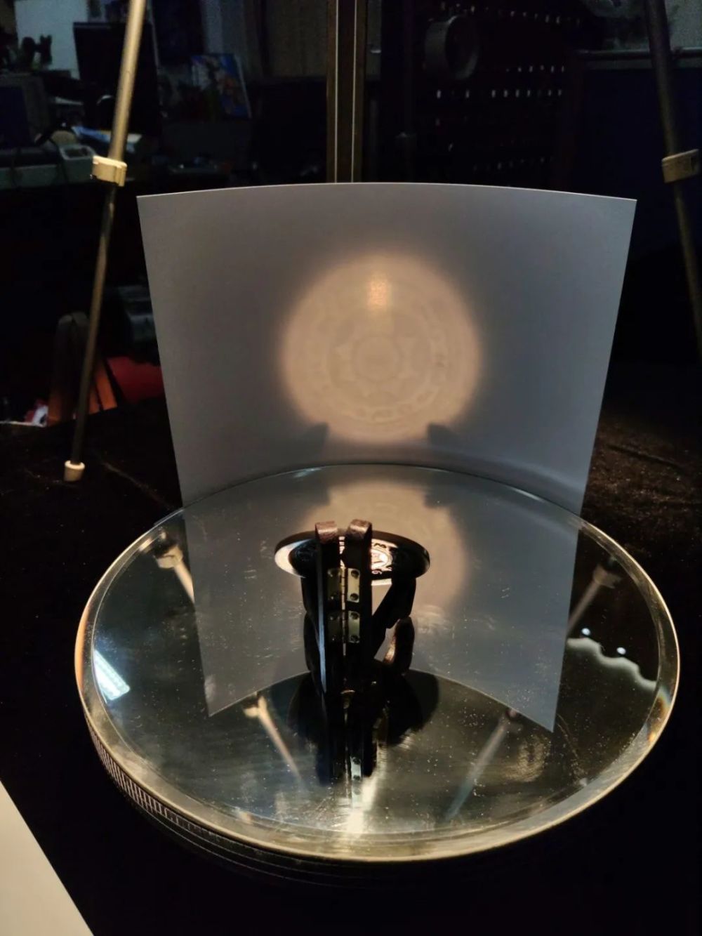 柳州这面古镜是"照妖镜"原型?透光后竟出现……_腾讯新闻