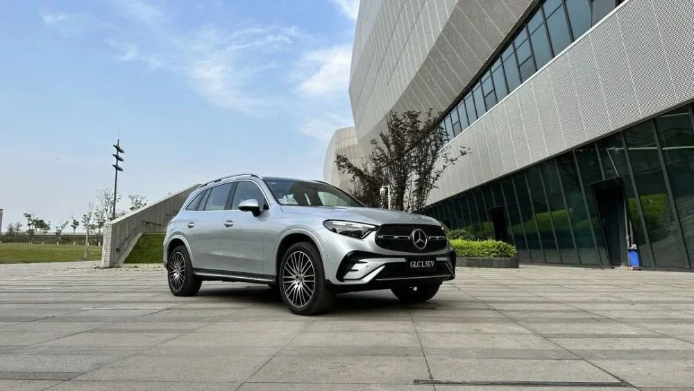 50万 买奔驰新款suv,glc 300和eqe suv怎么选?_腾讯新闻