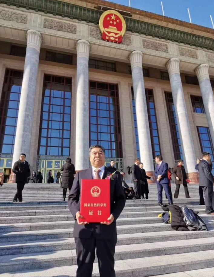 清华大学李海中教授(1979级校友, 2019年荣获国家自然科学奖二等奖)