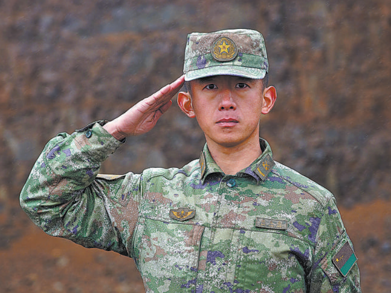 了不起的中国军人丨二级上士周长亮从不停下冲锋脚步