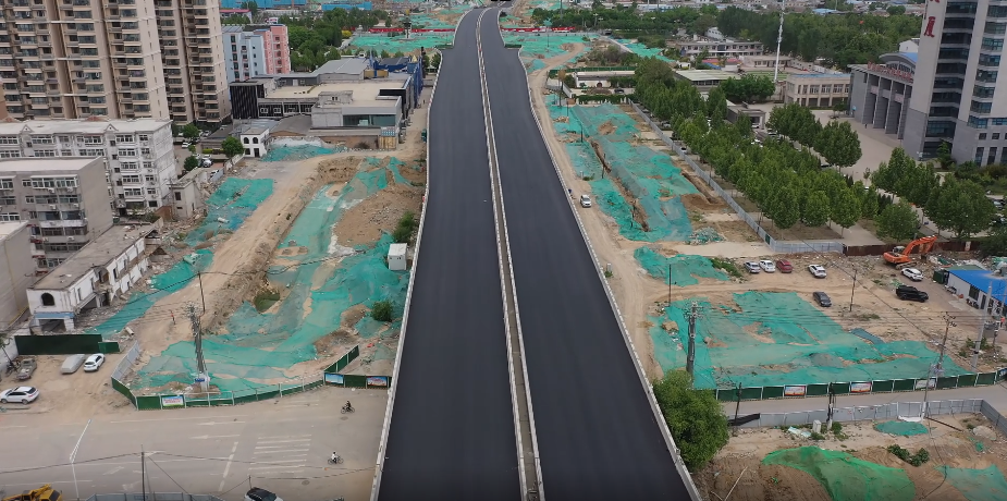 当天上午,记者在复兴东路跨线桥上看到,东二环快速路整座桥体已完成