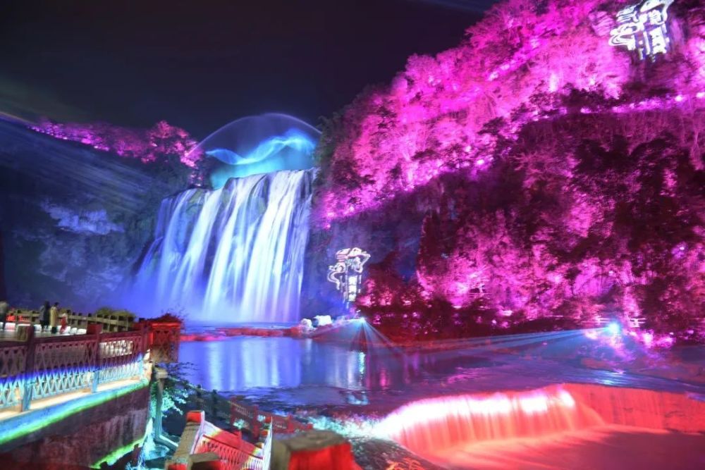 走进21℃的城市|黄果树瀑布的夜景你看过了吗?_腾讯新闻