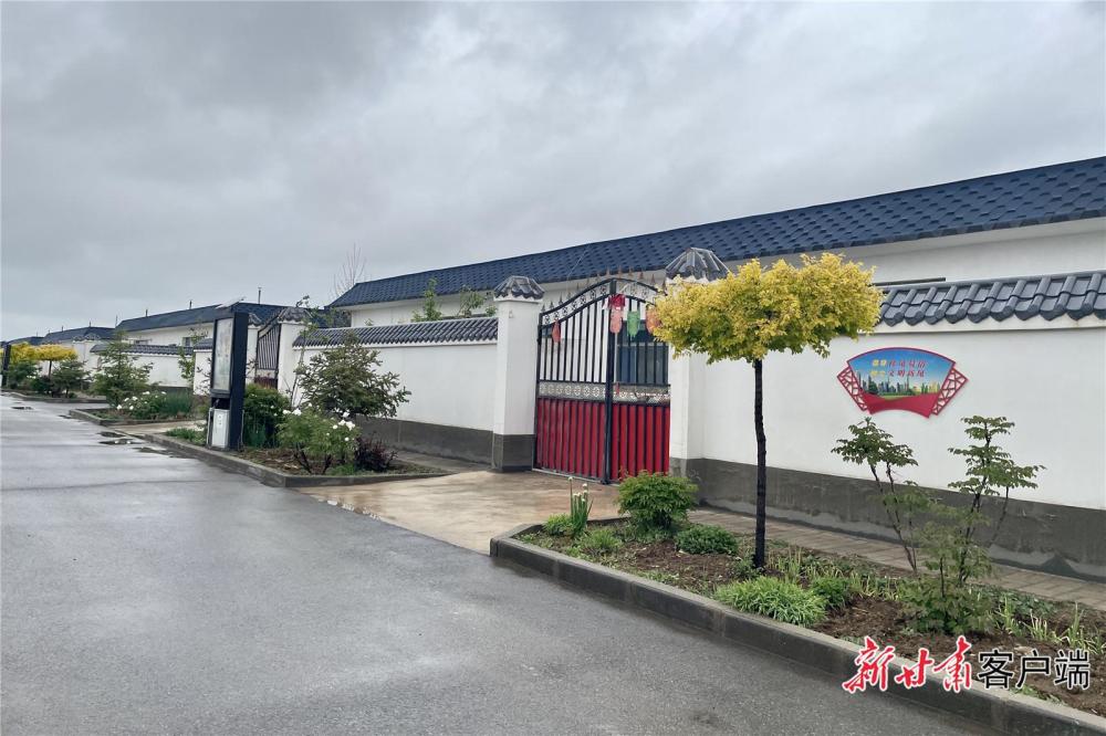 向东南方向驱车32公里,就来到了黄羊镇上庄村