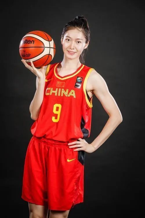 女籃九大美女李月汝王思雨皆上榜誰是籃球第一女神