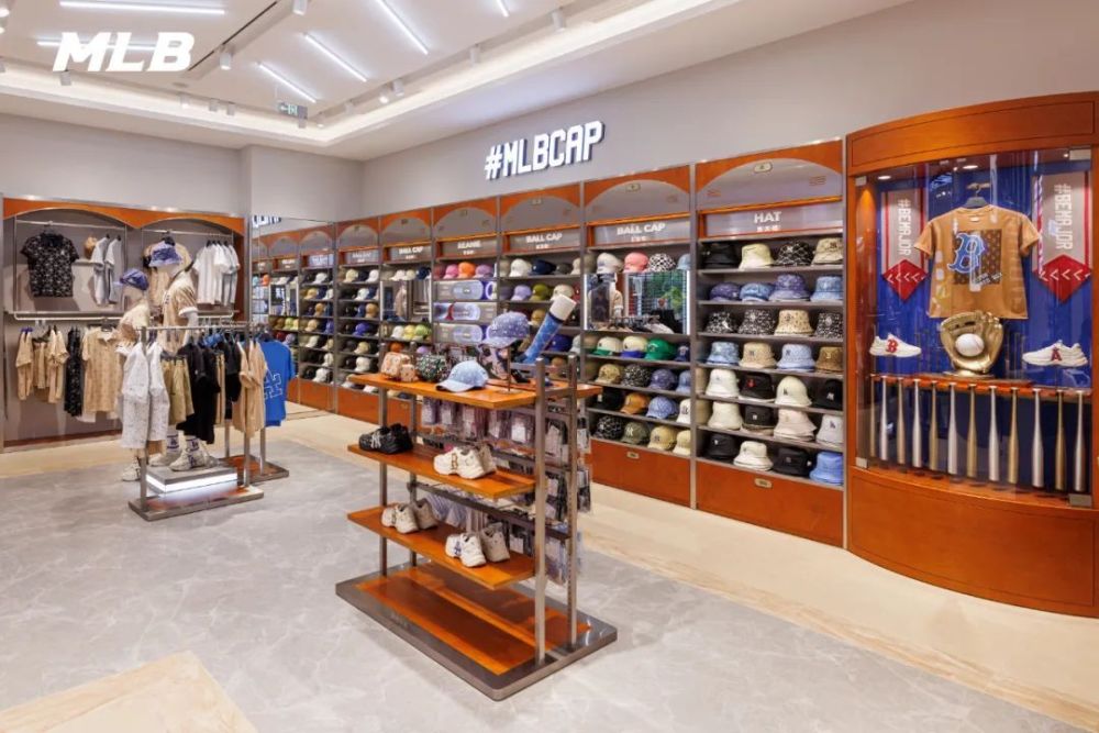 继大陆首家潮流旗舰店后，MLB又在上海开了大中华区最大面积旗舰店_腾讯新闻
