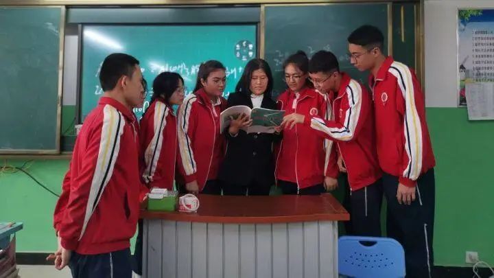 把青春献给大漠小城河北保定学院西部支教毕业生扎根新疆且末二十载