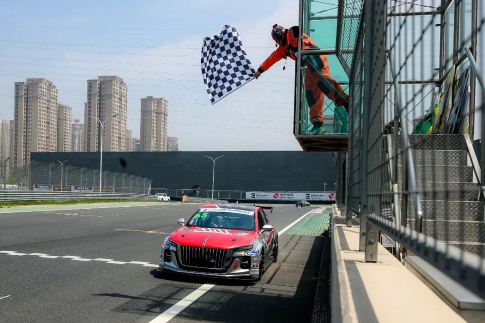 陶懞轩则表示:"就像王涛所说,一汽红旗h5作为一个全新的赛车,在短时间