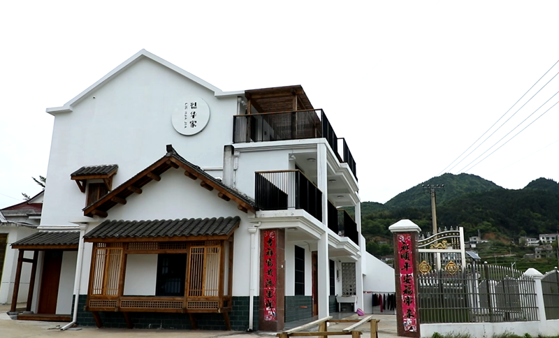 该项目以轻设计,轻改造,轻运营的"三轻"模式,破解了当地发展民宿土地