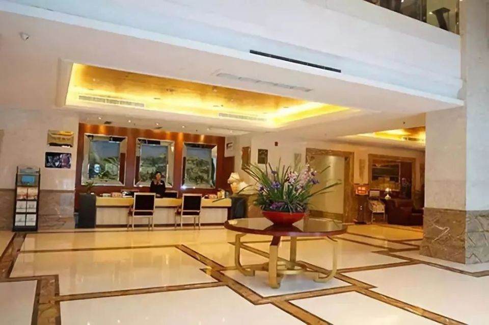 滨湖半岛酒店03地址:开州汉丰湖景观7号商务楼倦鸟驿站倦鸟民宿02地址