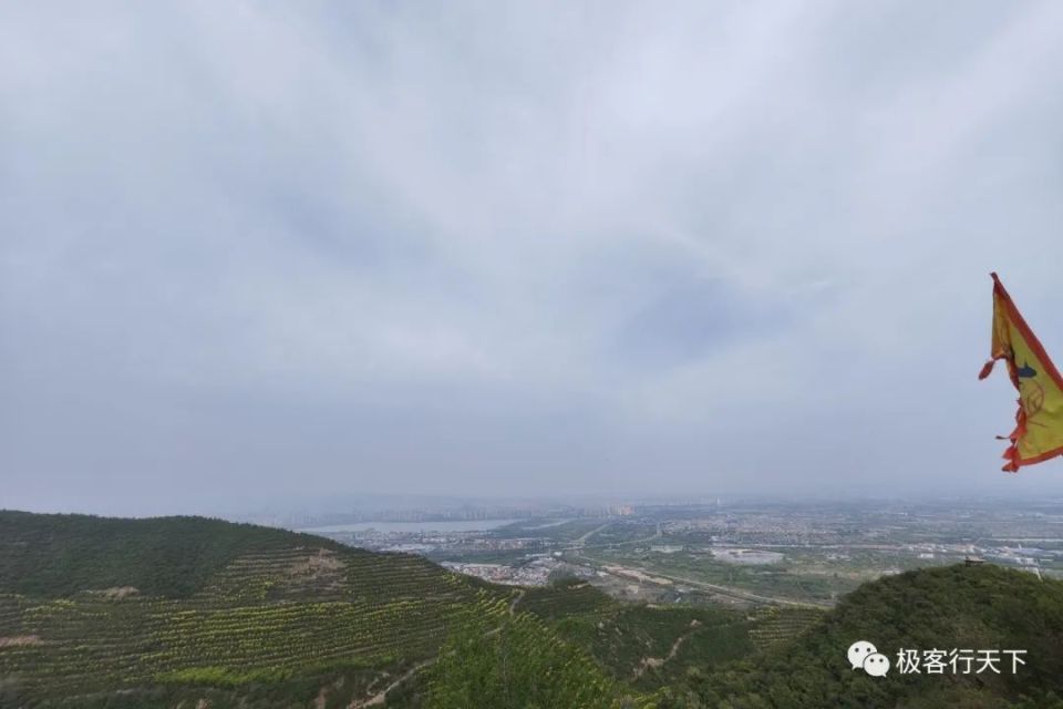 太原西北有座小泰山,山中出土的千年石函堪称国宝,参观须穿鞋套