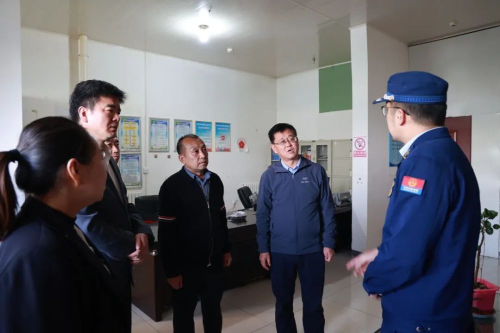 5月12日,洛川县委书记张继东调研全县安全生产工作,县委常委,常务副