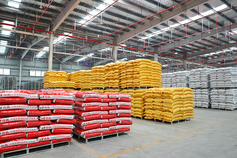 强省会年产24万吨息烽一大型饲料项目投产