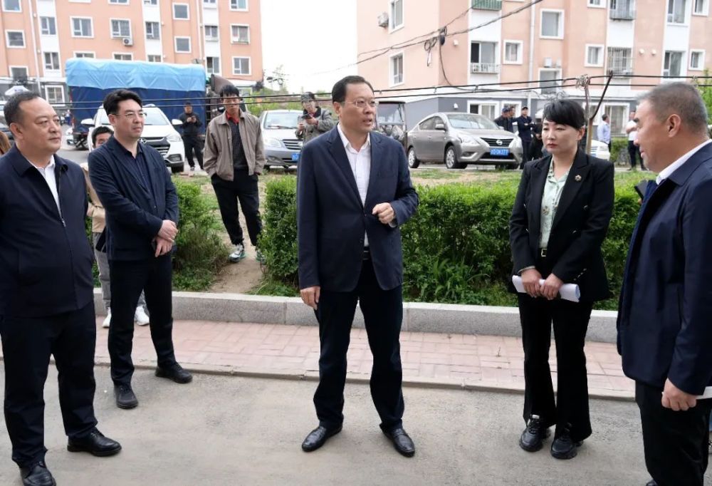 沈德生调研旧改小区时强调 优化细化改造方案 持续改善居住环境 把