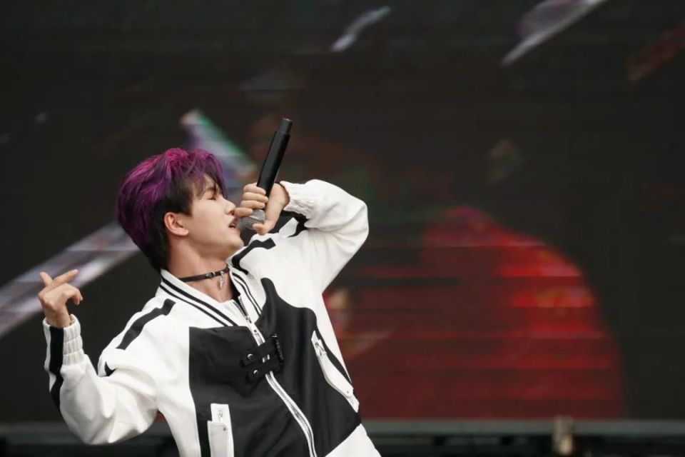 苗梓乐队火热的音乐现场吧让我们来一起走进第二场表演精彩继续2023"