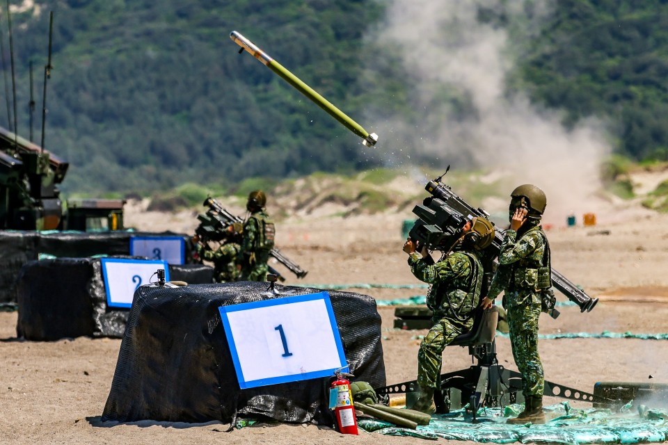 目前,台军中仅有本岛上的海军陆战队以及各"外岛"