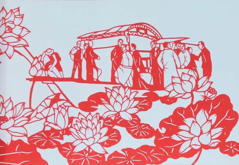 幅长达40多米的剪纸长卷,名为《迎着党旗奔跑》:南湖红船, 井冈山会师