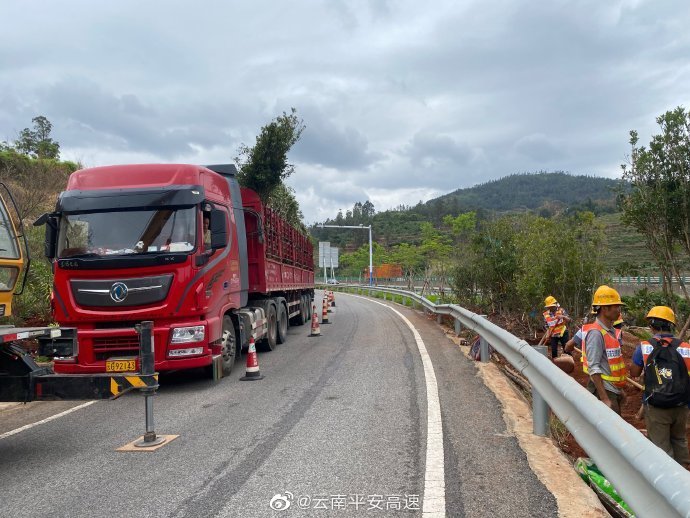 622路况昆石高速宜良收费站出口车流拥堵请绕行