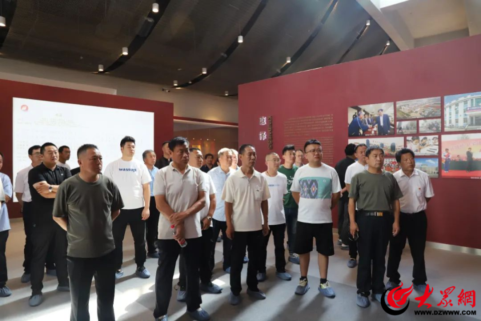 活动中,大家还一起参观了张士平纪念馆,山东慕泽家纺有限公司,韩店镇