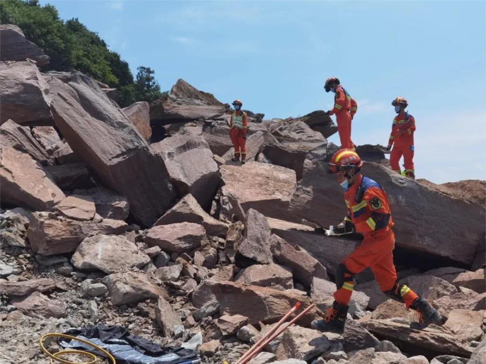 湖北宜昌五峰山体滑坡救援现场又发现2名失联人员均无生命体征