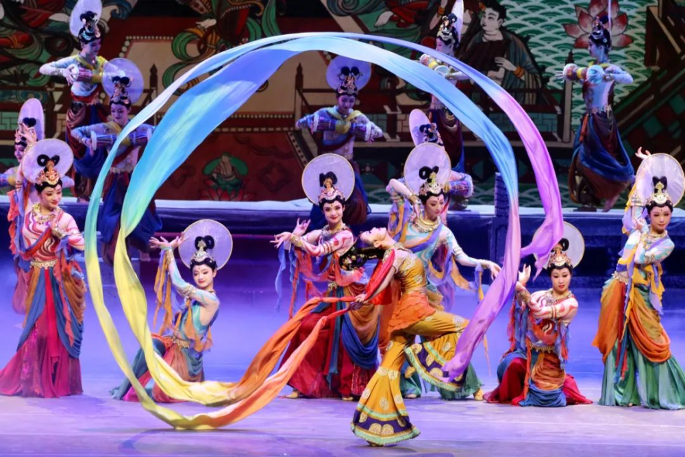 舞剧《丝路花雨》(海南东方大剧院供图)现场,来自甘肃省歌舞剧院的