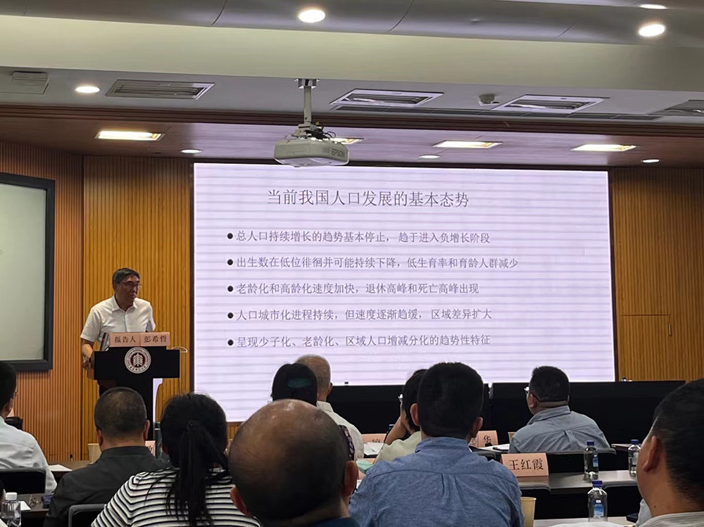 老年型人口_韩国65岁以上老年人口首破900万,其中21.8%为独居