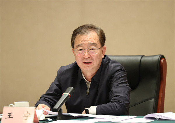 王宁在迪庆州调研时强调:深入扎实开展主题教育 推动民族团结进步和高
