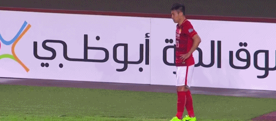 gif-于汉超门前5米头球被扑 保利尼奥抽射破门