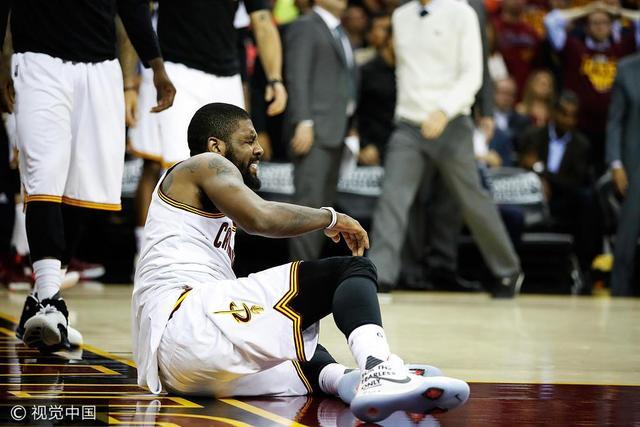 脚踝扭成90度单节轰21分 欧文这一夜感动球迷