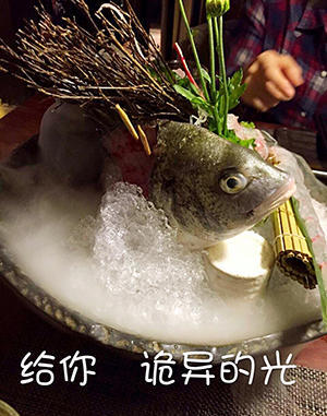 各种表情包也纷纷上阵.额,作者都解释不了那道诡异的光.