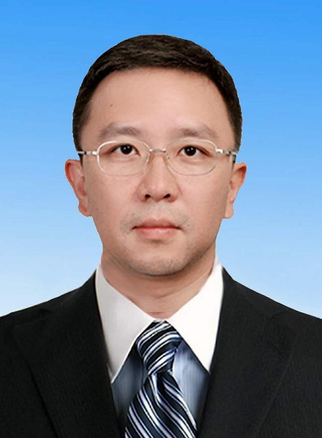 戴希,男,1976年1月出生,土家族,籍贯贵州印江,研究生,法学硕士,2001年