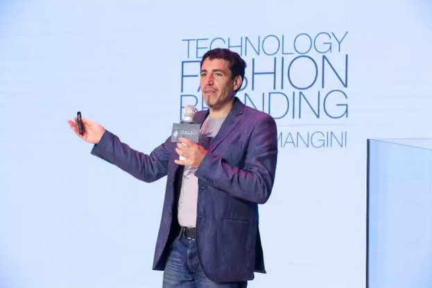 国际大咖长腿名模汇聚在东方 米兰时尚论坛厦