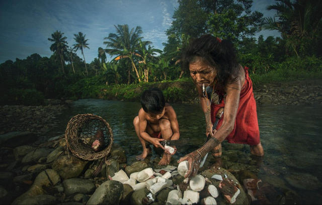 与世隔绝土著部落女性纹身独特