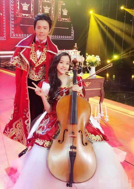 李云迪晒与欧阳娜娜合照 网友:一对璧人