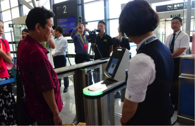 智东西晚报：河南南阳机场能刷脸登机，易到找到“接盘侠”