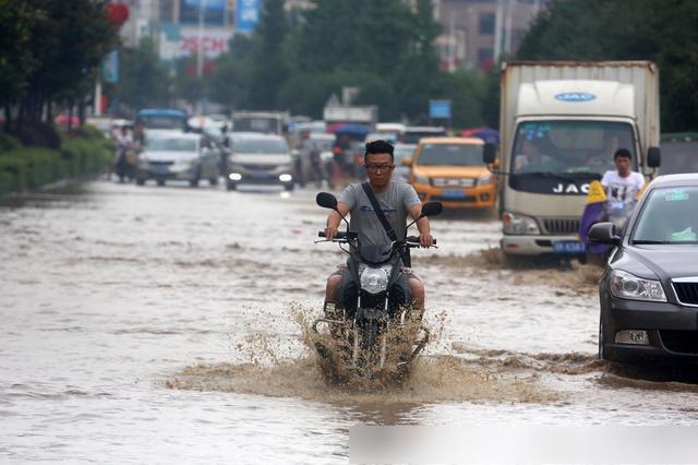 湖南娄底遭遇300年一遇特大暴雨袭击 老街被淹成河_腾讯网