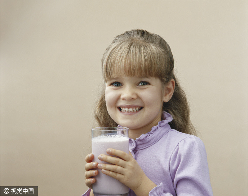 宝宝喝羊奶粉好还是牛奶粉好?这个问题,很多家