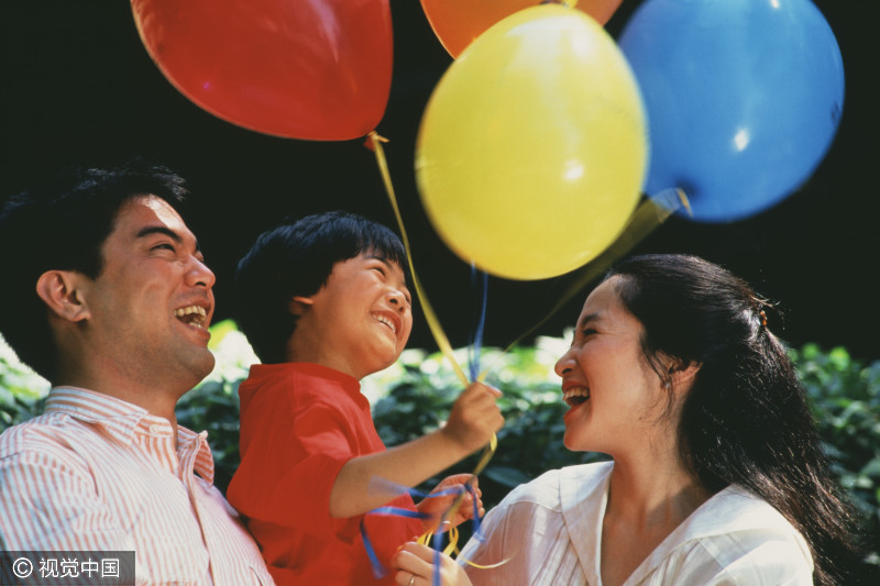 爸爸姓尿,爷爷给孙子取了个很妙的名字,好笑