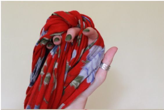 围巾别再绕脖系了,这么围胜过买100件衣服