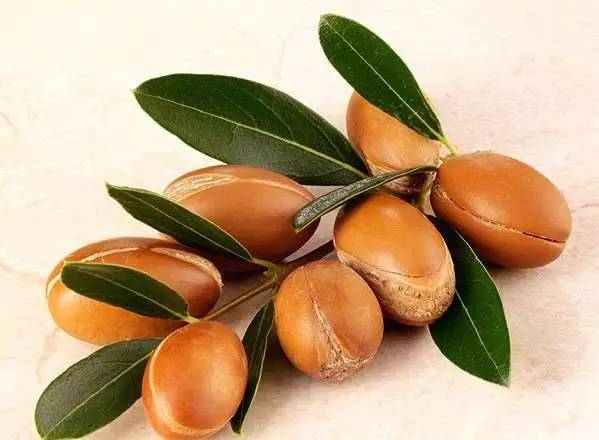 sekai-ichi苹果 味道酸而淡,营养价值非常高 火龙蕉 看上去是颗颗