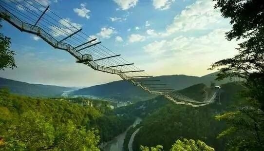 世界第一天空悬廊在重庆载入吉尼斯世界纪录号称恐高症终结者