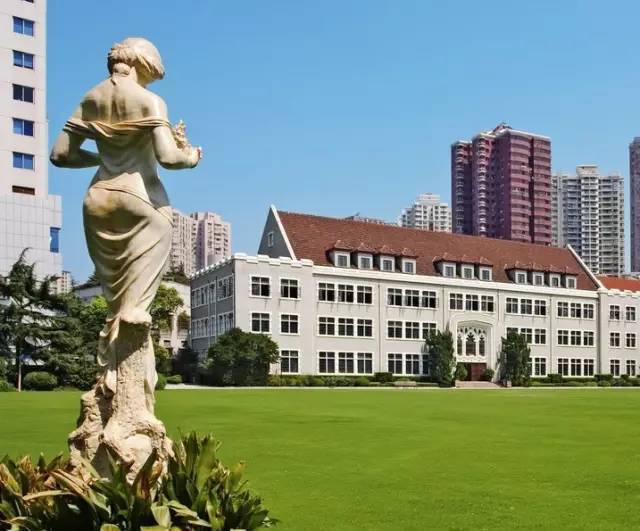 1991年,市三女中管乐团成立,1994年被上海市教委命名为上海市学生艺术