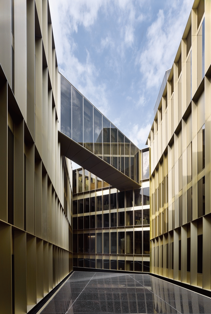 荷兰式城市更新:旧政府办公大楼改造成最前卫的w酒店