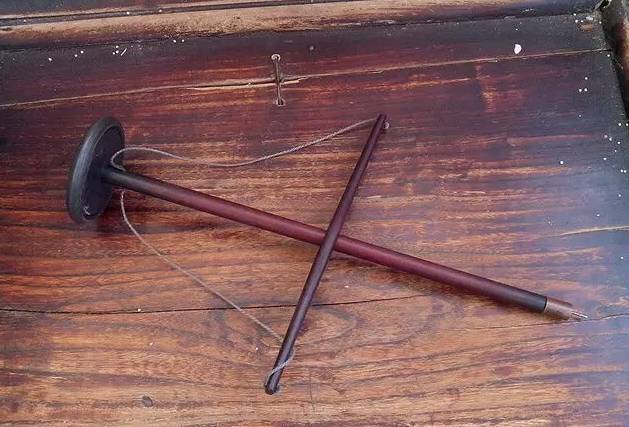 牵钻 常用于钻孔,现在用得少了,以前主要用于拼版.