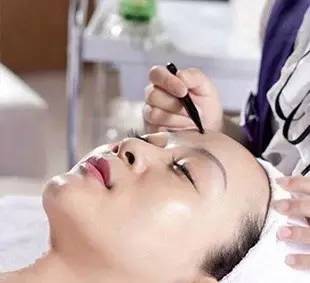 1)敏弱性皮肤:通过拨筋刺激血液流速加快,可排出血