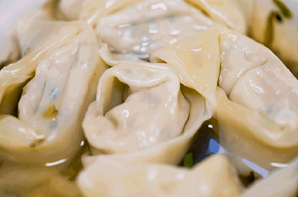 上海人称它为 馄饨,广东人称它为 云吞,湖北人称它为 包面