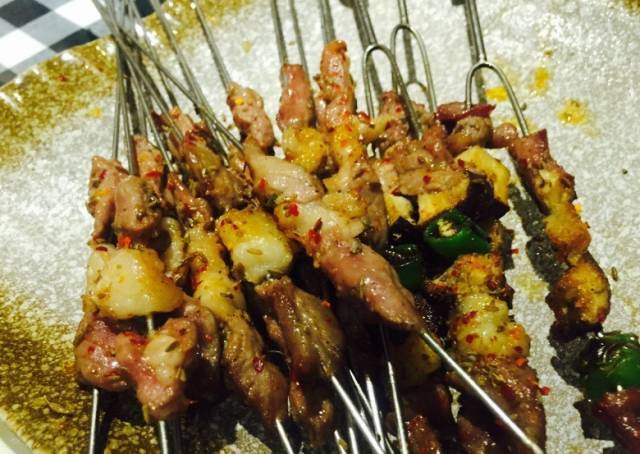 西单图书大厦东侧钟声胡同15号   刘小串 老北京人才懂的车条小串