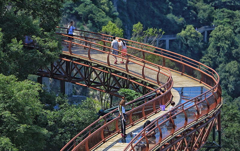 西安周边18℃的国家森林公园 还能走玻璃栈道