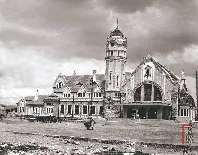 025 津浦铁路济南火车站南立面1910年代,山东胶东的一个村庄雇请戏班