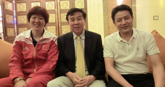 一位是现年63年的前中国女排队长张蓉芳,再有一位就是中国女排现在的